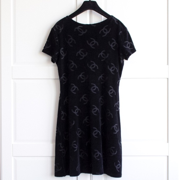 Iconic Chanel Vintage Spring 1996 Black CC Logo Velour 96P Mini Dress - Picture 3 of 16
